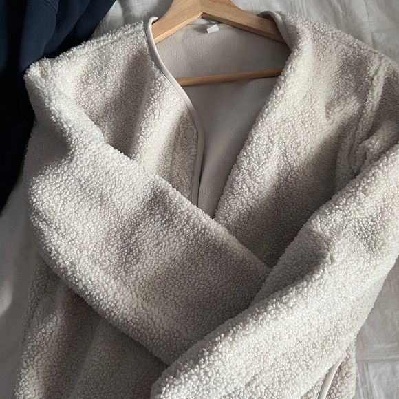 Uniqlo teddy bear jacket - Picture 1 of 3